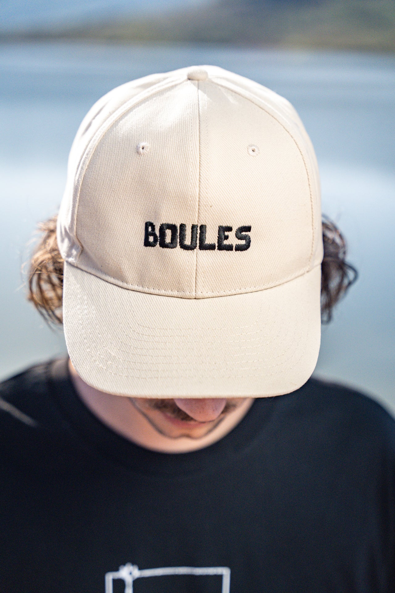 Casquette Boules beige broderie sur face avant